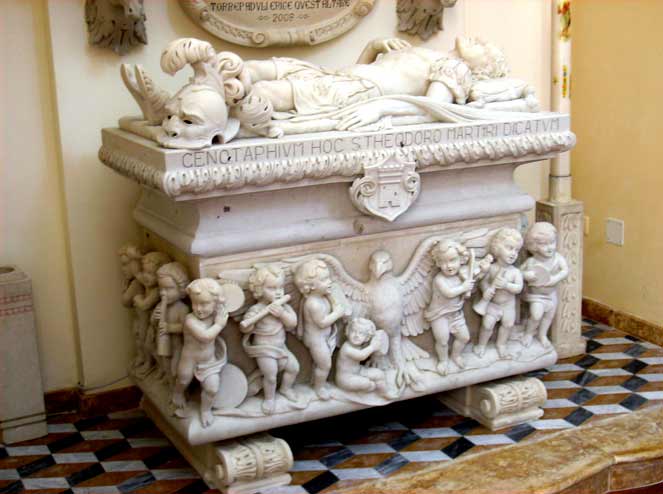 Statue e sculture sacre: il Cenotafio di San. Teodoro - 3